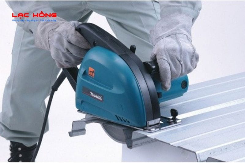 [2026] Giá máy cắt sắt cầm tay mới nhất, siêu rẻ chỉ từ 520K