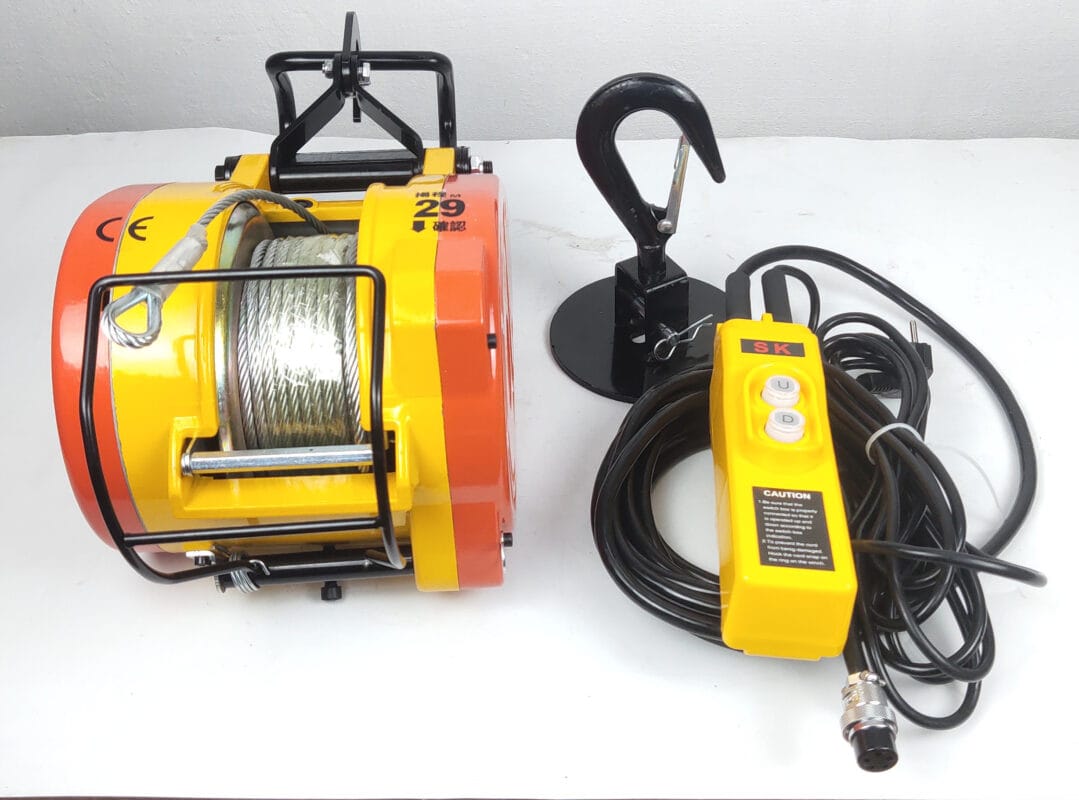 Tời điện 500kg màu vàng cam kèm móc câu và bộ điều khiển từ xa SK