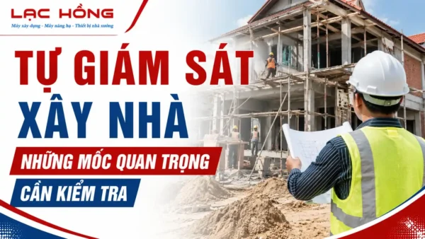 Kỹ sư giám sát cầm bản vẽ kiểm tra công trình xây nhà đang thi công