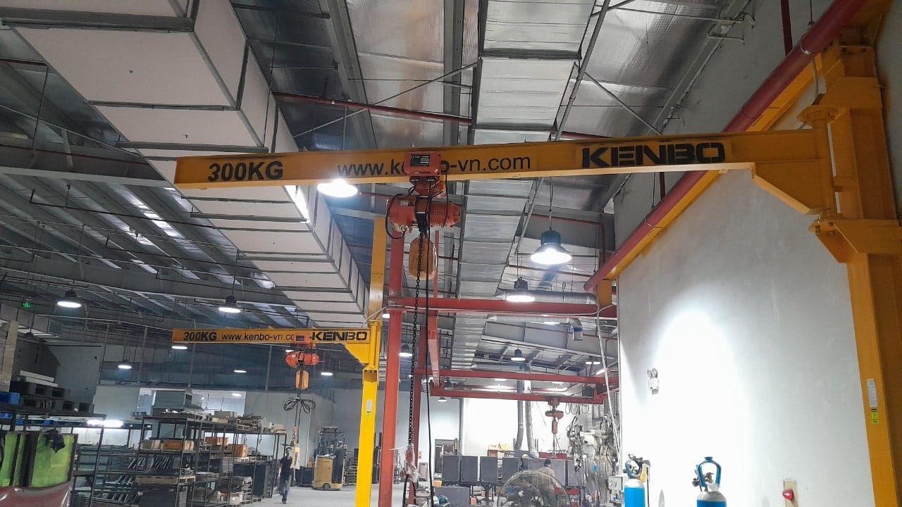 Pa lăng xích điện KENBO 0.5 tấn lắp đặt trên ray di chuyển trong nhà xưởng